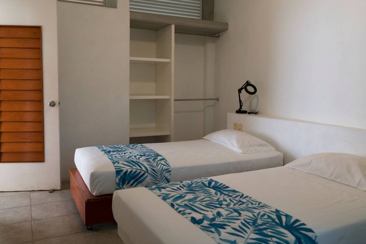Apartamento básico | 2 dormitorios, escritorio, wifi gratis