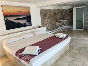 Apartment | 2 bedrooms, desk, free WiFi