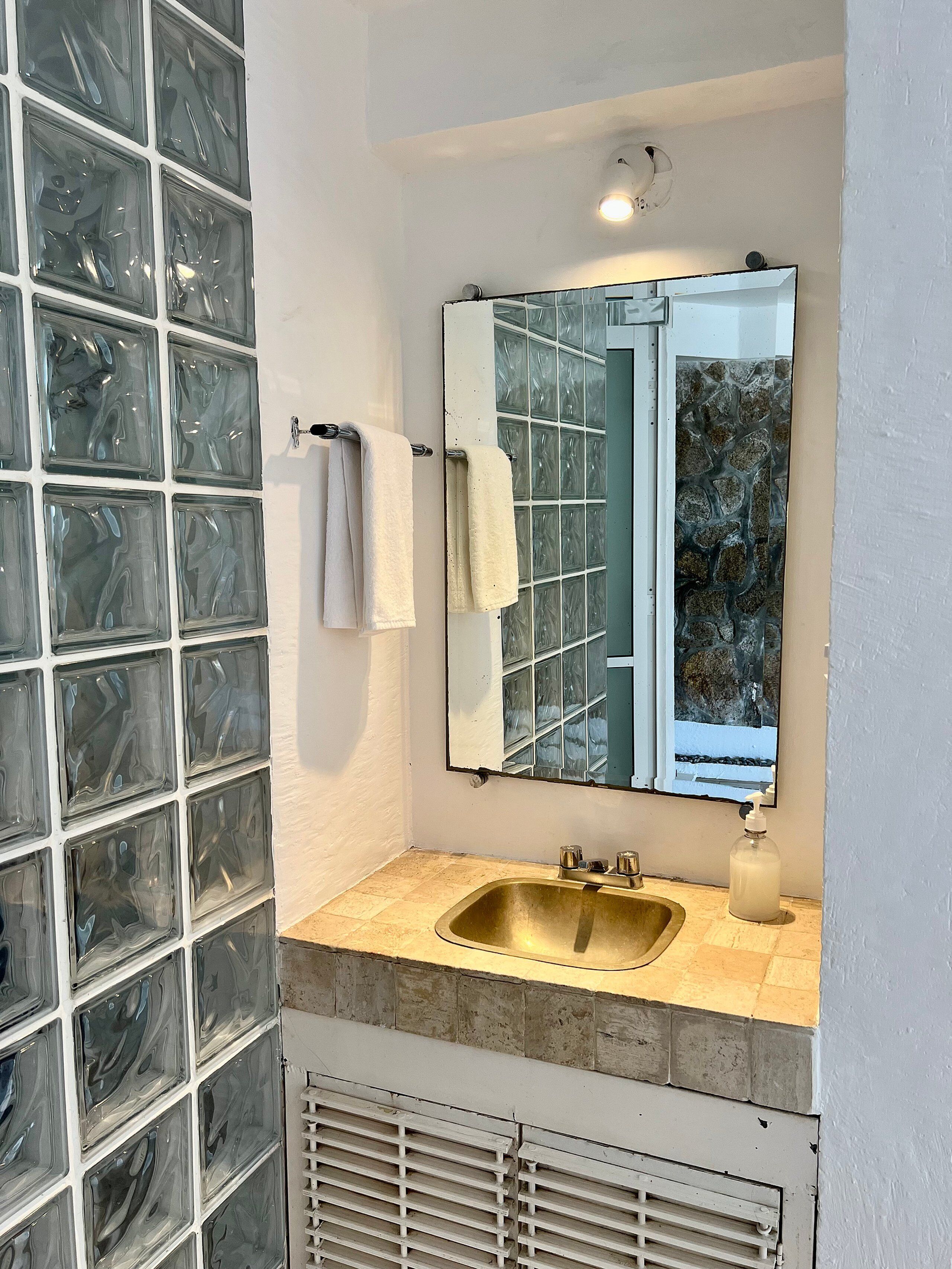 Departamento | Baño | Regadera, toallas, jabón, shampoo 