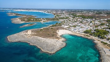 Una spiaggia nelle vicinanze