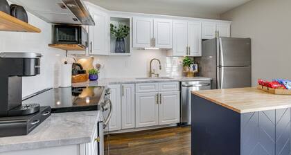 Condo w/ Pool: Walk to University of Mississippi!