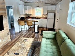 Smart TV - Peaks Perch Near Loon: King Bed, Kitchen, AC (Woodstock)