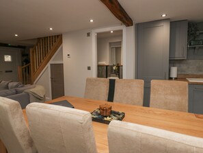 3 dormitoris, decoració individual i mobiliari individual