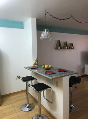 Dining - Dpto. Privado #3 Hasta 4 Personas + Snack +cochera (Baños del Inca)