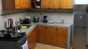 Fridge, microwave, stovetop, dishwasher