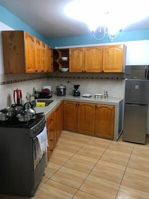 Refrigerador, microondas, parrilla de estufa y lavavajillas 