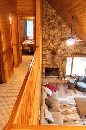 Interior - New Minglewood is our Cozy 3-bedroom cabin with WiFi, AC in lovely Irving (Irving)