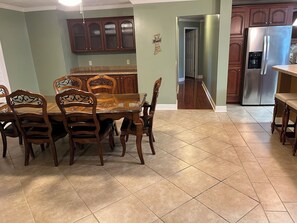 Dining - 4-Bedroom Home, Delacroix Hwy, Great Fishing, AC, WIFI (Saint Bernard)