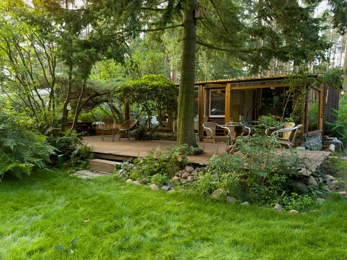 Idyllisches Refugium am See mit eigenem Garten für Erholung und Arbeit