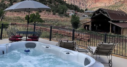 Zion Edge Retreat, new building with hot tub.