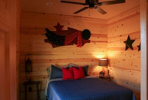 2 bedrooms, iron/ironing board, free WiFi, bed sheets - Zion Edge Retreat, building finished in 2024 with hot tub. (Hildale)