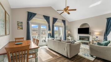 Smart TV, fireplace