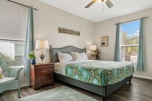 3 Schlafzimmer, Schreibtisch, Bügeleisen/Bügelbrett, Reisekinderbett