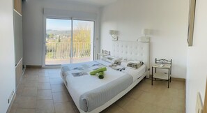 6 habitaciones, escritorio y tabla de planchar con plancha 