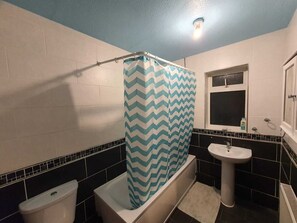 House | Bathroom | Shower, towels