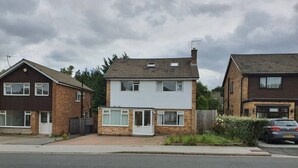 A two-story residential house with a front porch, a garage, and a driveway. - Detached 4-bed House in Leeds (Leeds)