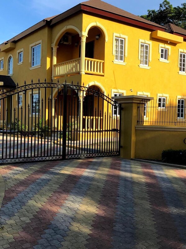 Front of property - Lapiz Lazuli at Serenity Palms (Runaway Bay)