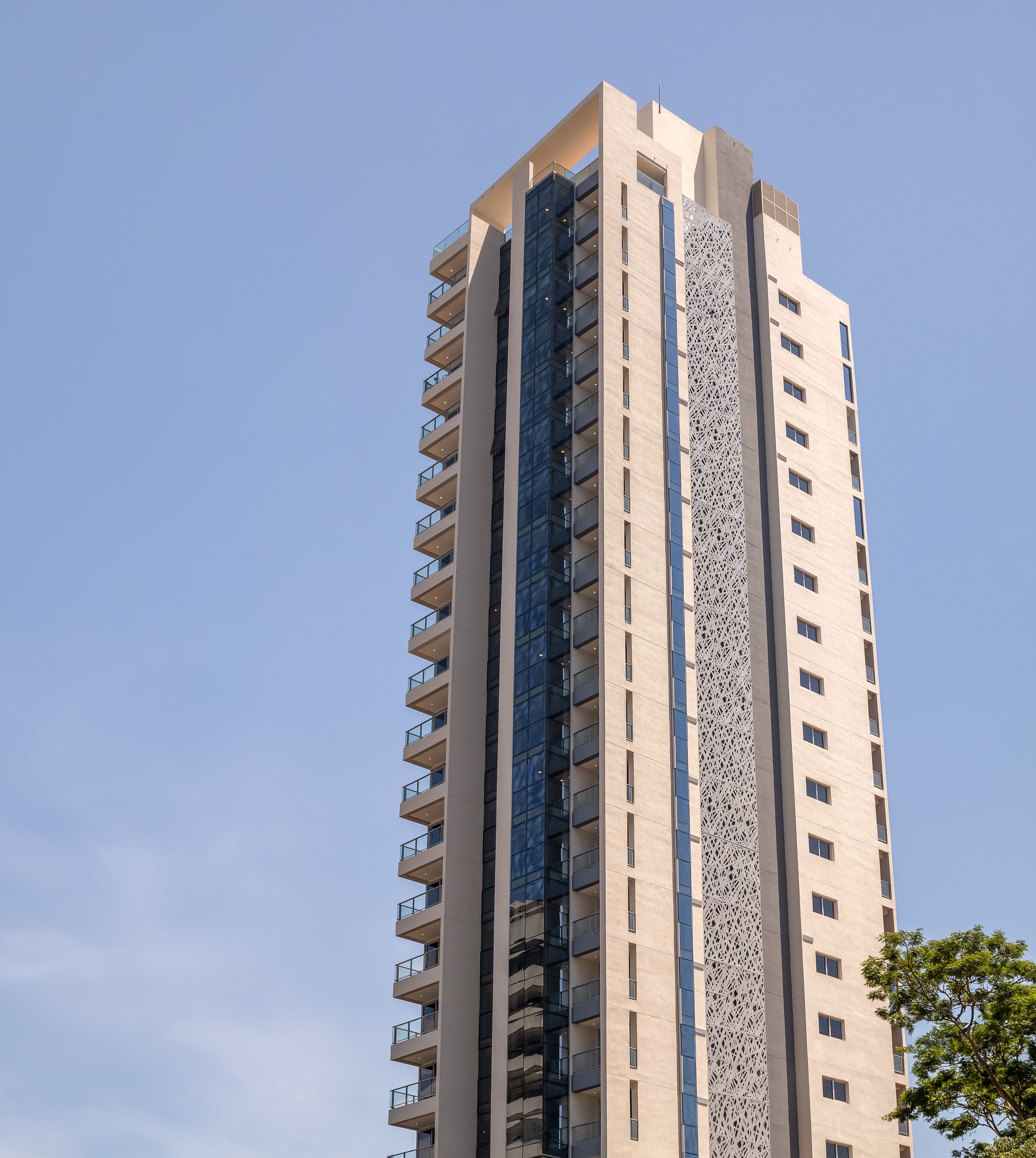 Vista frontal de la propiedad