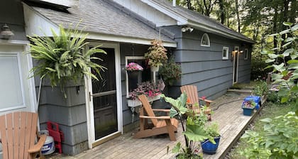 Delightful 5-bedroom cottage on a private wooded lane in Union Pier.