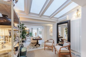 Interior - Luxury Home, Private Garden and Jacuzzi inside Lucca (Lucca)