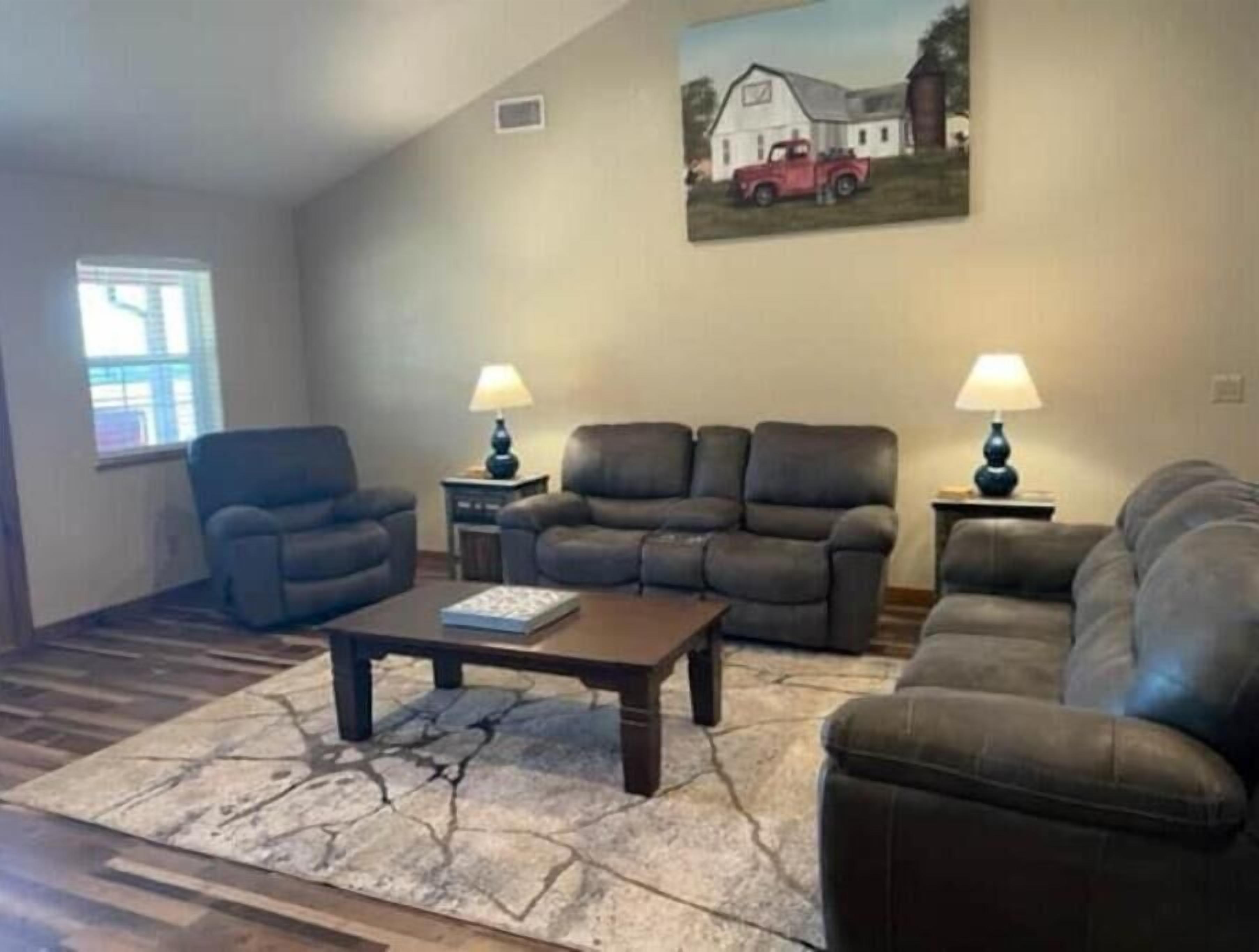 Smart-tv, dvd-afspiller, bøger, videobibliotek