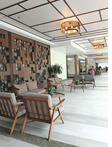 Urban Retro Haven - Groovy Staycation Holiday Destination in Quezon City