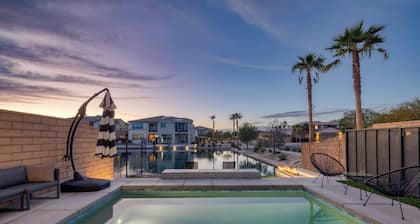 Lakefront w/ Private Pool, Great for Festival Season Lago Luxe by Avantstay