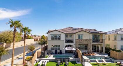 Lakefront w/ Private Pool, Great for Festival Season Lago Luxe by Avantstay