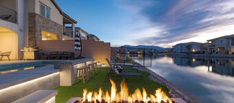 Lakefront w/ Private Pool, Great for Festival Season Lago Luxe by Avantstay