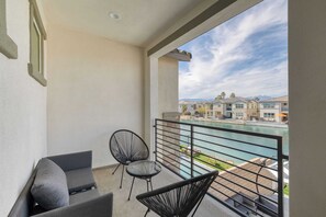 House (4 Bedrooms) | Interior - Lakefront w/ Private Pool, Great for Festival Season Lago Luxe by Avantstay (Indio)