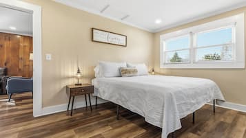 1 bedroom, desk, free WiFi, bed sheets