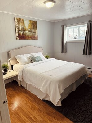 2 bedrooms, desk, iron/ironing board, travel cot