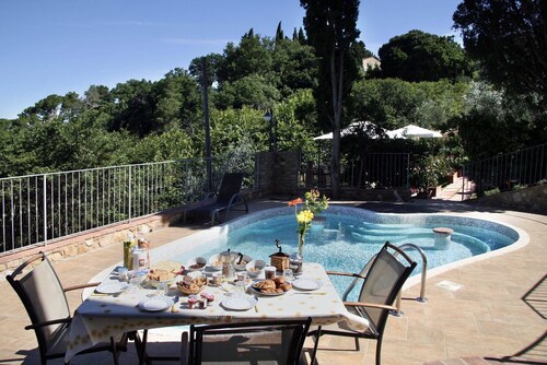 Villa near San Gimignano, with pool, air conditioning, and beautiful views