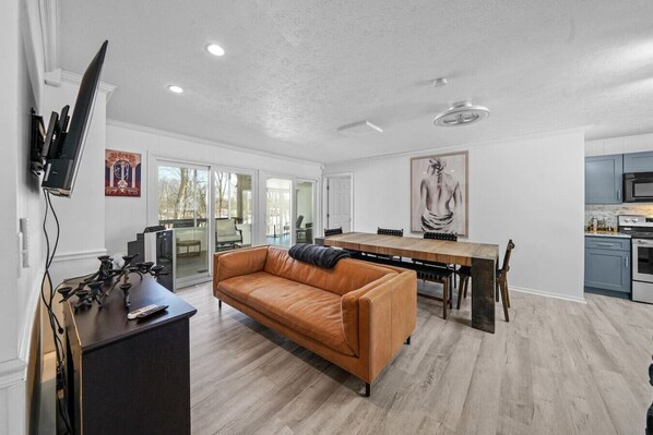 Smart TV, chimenea y videojuegos 