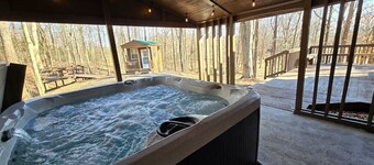 White Tail Run At Heron Hill Retreat Hot Tub Lake!