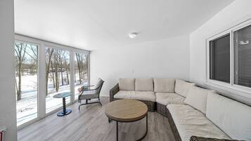 Smart TV, fireplace, video games