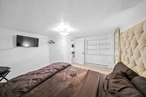 9 bedrooms, desk, iron/ironing board, travel crib