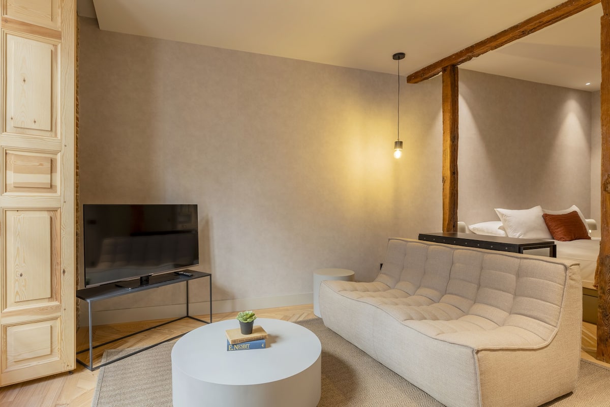 Classic Apartment | Living area | 40-inch Smart TV with cable channels