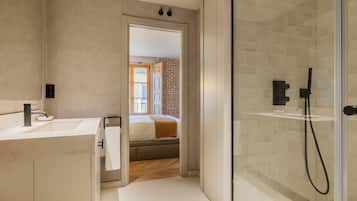 Apartment | Bathroom | Shower, hair dryer, heated floors, towels