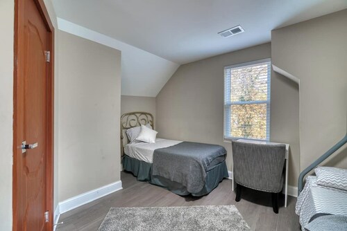 Gameroom | 10 Beds | Extremely Clean