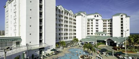 Utomhuspool och uppvärmd pool