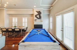 Games room - Stylish Retreat near Hike & Bike Trail (Houston)
