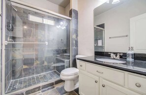 Douche, sĂšche-cheveux