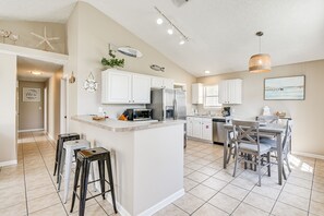 Fridge, microwave, stovetop, dishwasher - Charming PCB Home ~ 1 Mi to Beach Access! (Panama City Beach)