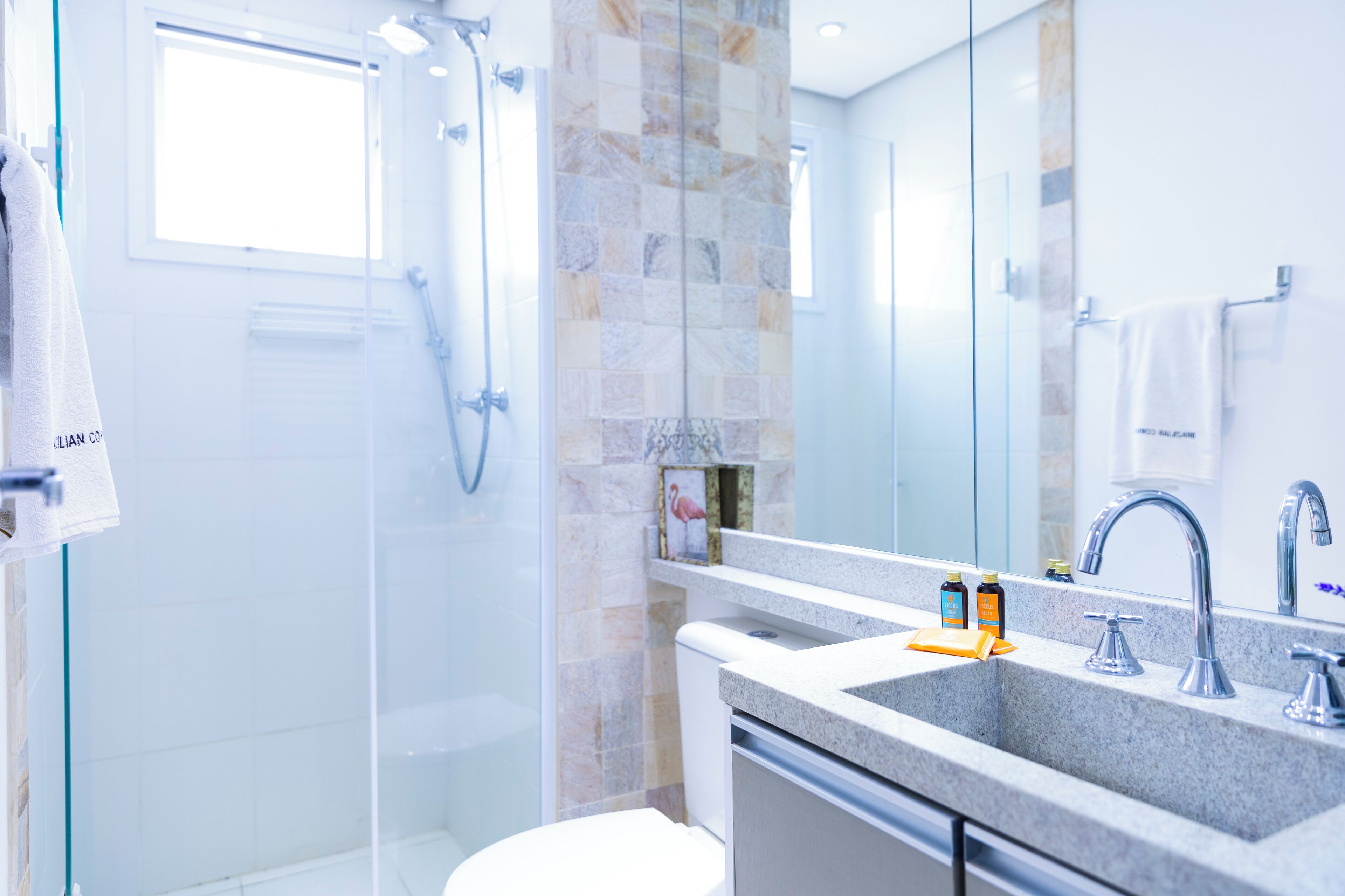 Appartamento | Bagno | Doccia, set di cortesia gratuito