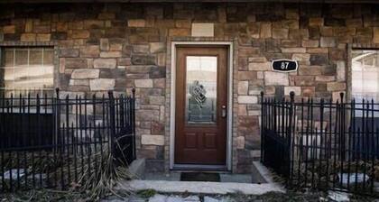 Lake Daze - Stylish Home -Walk to Marina