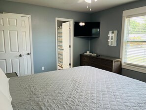 3 bedrooms, iron/ironing board, WiFi (free), bed sheets
