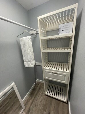 Interior - Pet Friendly Local Retreat-Free Daily Activities Included! (Pensacola)