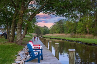 Unwind in the 3br/2ba cabin by Herring Creek