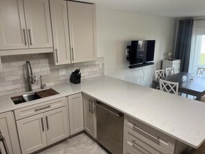 Fridge, microwave, oven, stovetop - Shore Thing 2 bedroom condo-Ground Floor,Pool,Hot-tub, Free Daily Activities! (Pensacola)